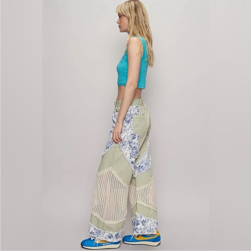 POL
POL Wide Leg Pants with Blue Floral and Cream Accents - Picture 3 of 9